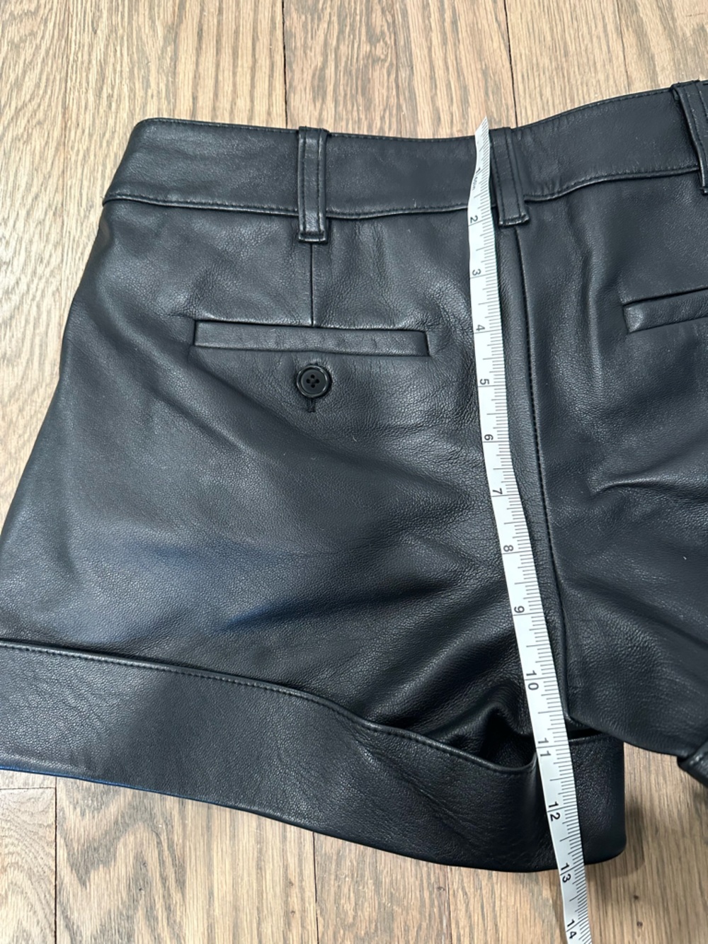 Haute Hippie Genuine Leather Cuffed Women’s Shorts - Picture 10 of 10
